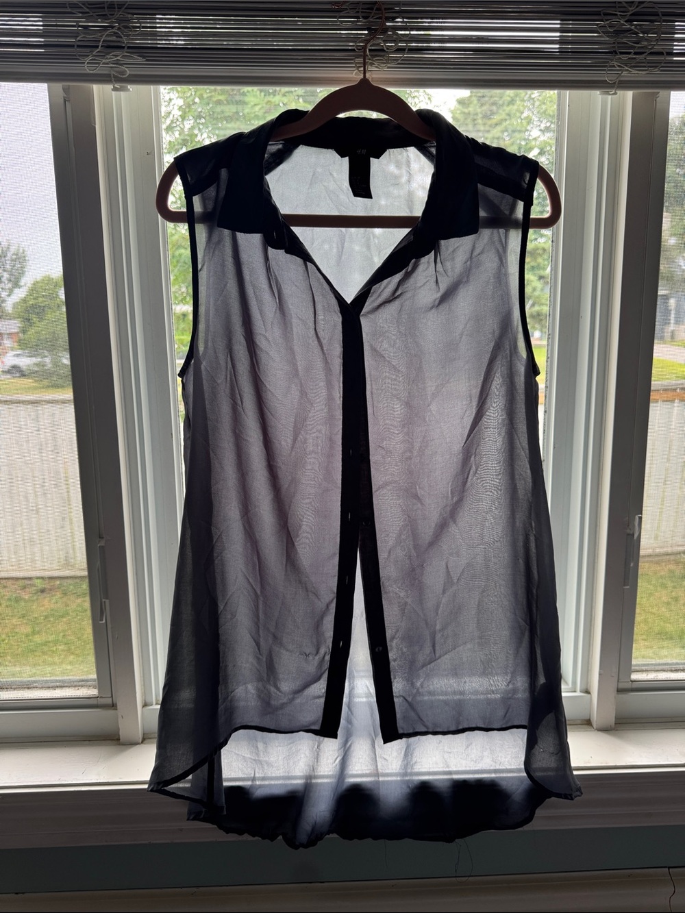 H&M Sheer Sleeveless Button-Down Blouse in Grey